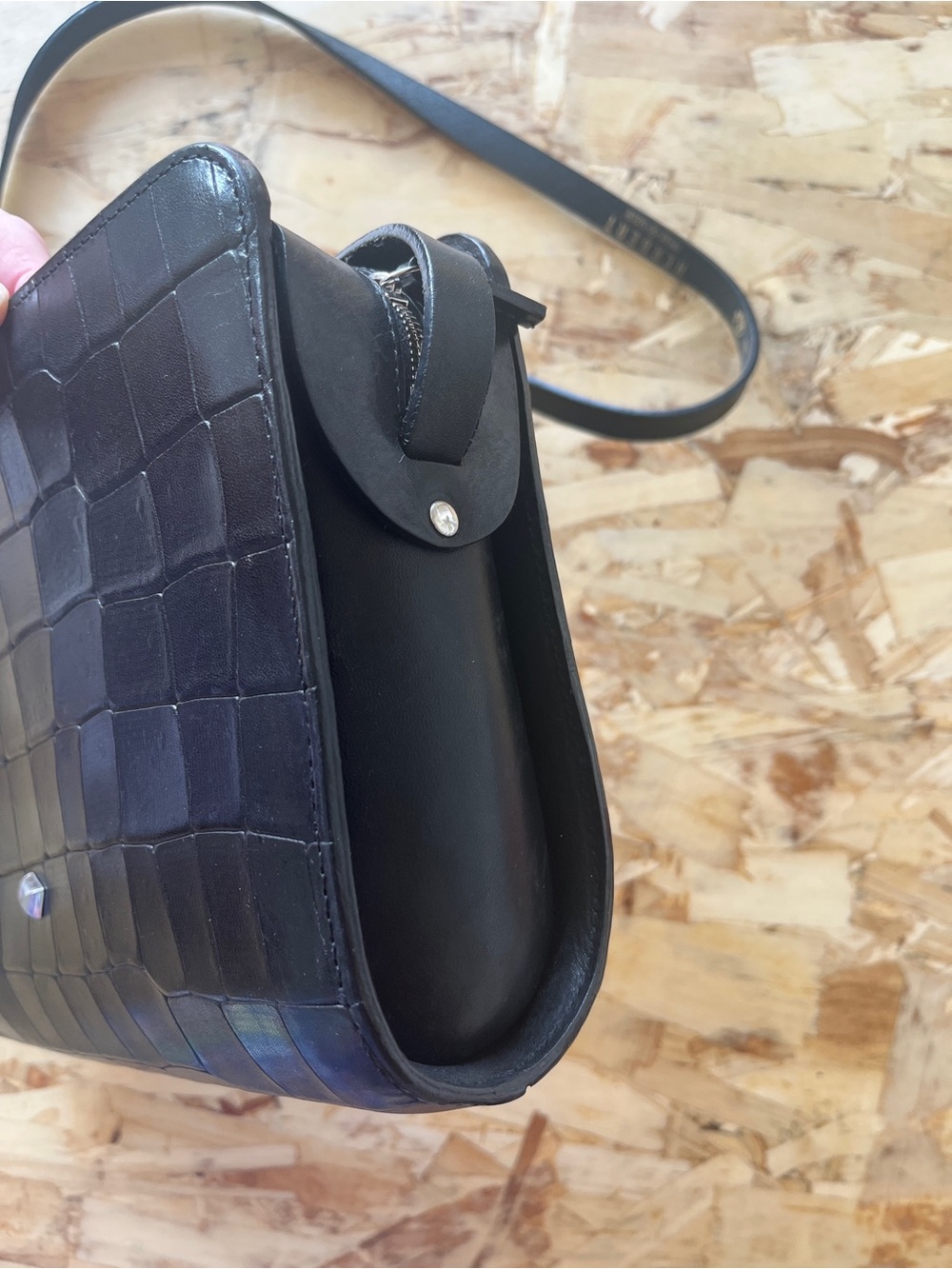 Black Croc-Embossed Crossbody: Le Beá by Herbert Frère Sœur - Picture 3 of 9